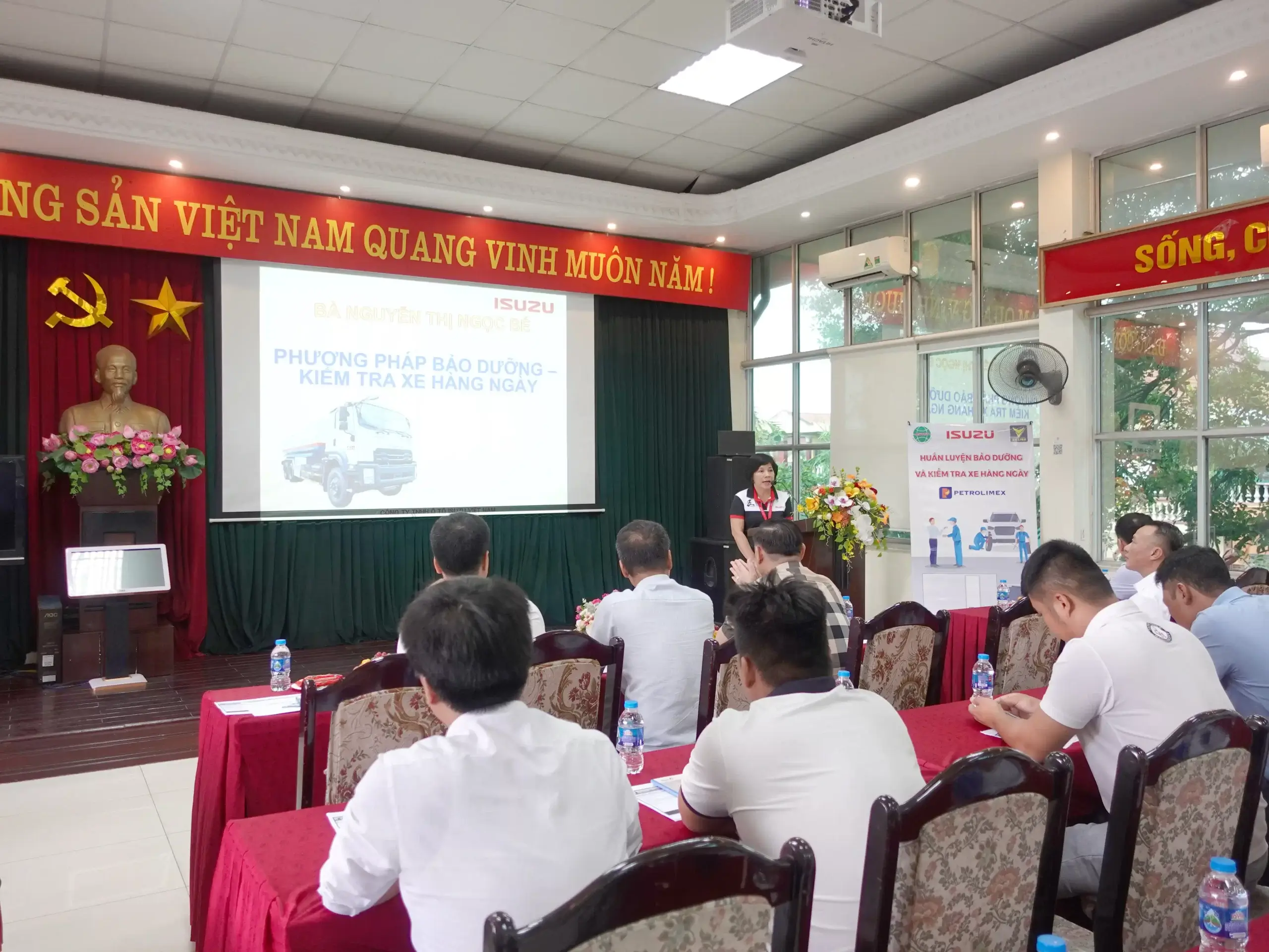 Mở đầu chương trình , Ban lãnh đạo của Isuzu Việt Nam đã có những lời chia sẻ để khai mạc buổi huấn luyện 