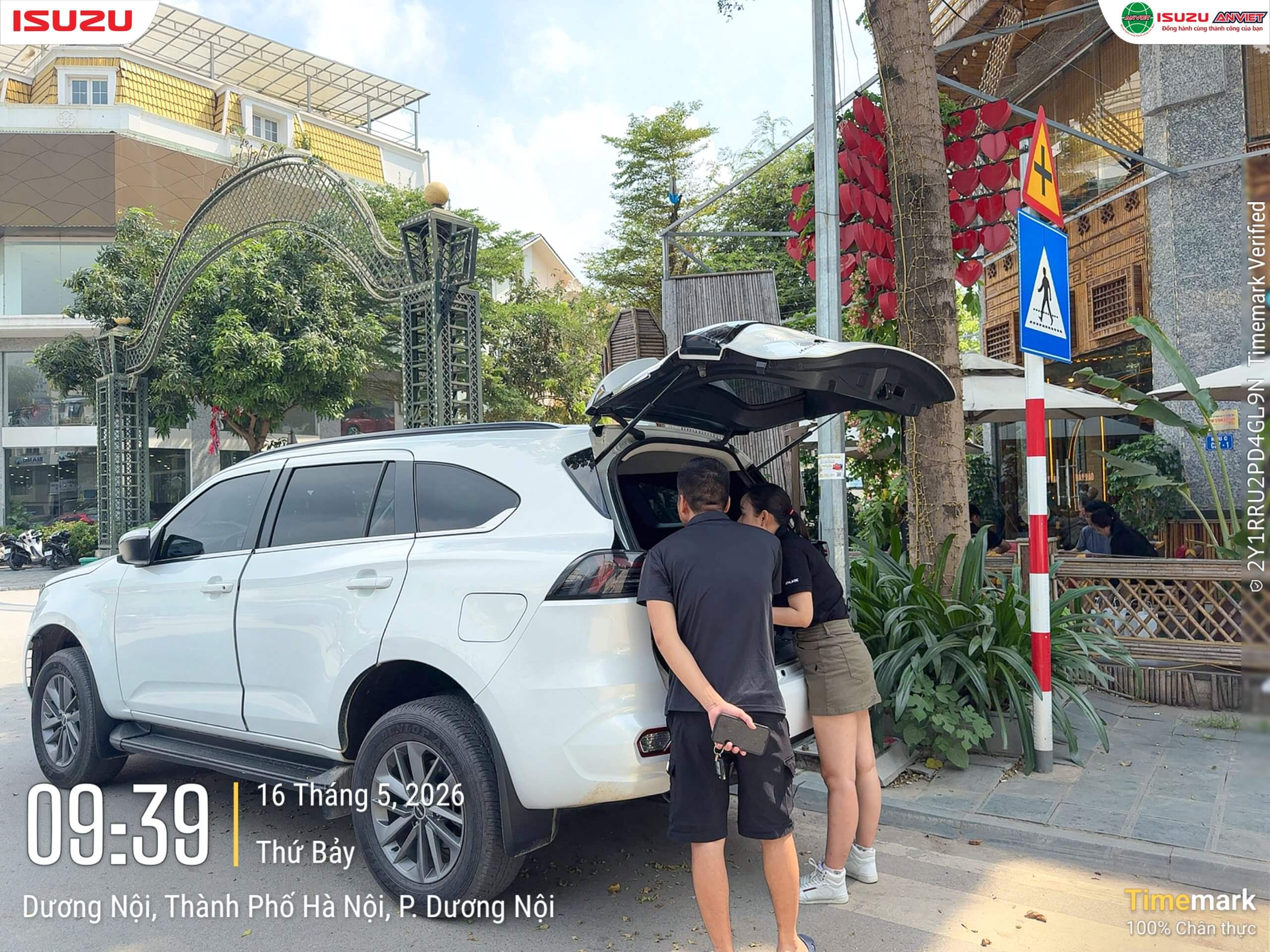 Khách hàng trải nghiệm thực tế Isuzu MU-X 2026