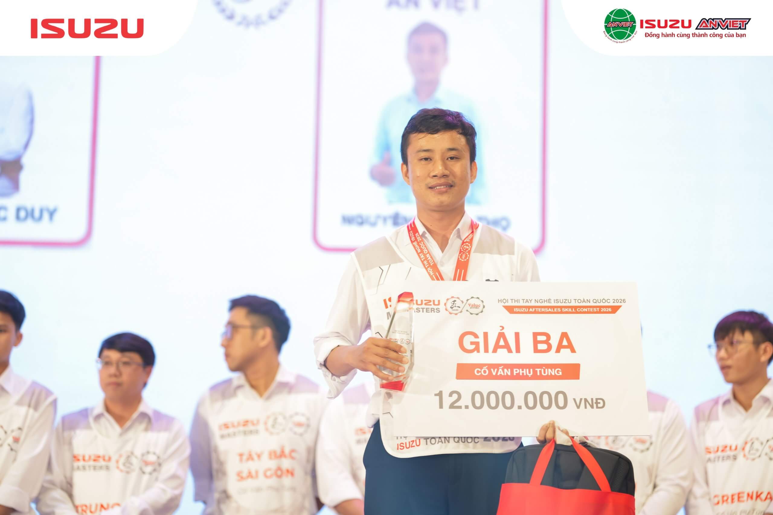 Anh Nguyễn Phúc Thọ nhận Giải Ba hạng mục Cố vấn Phụ tùng
