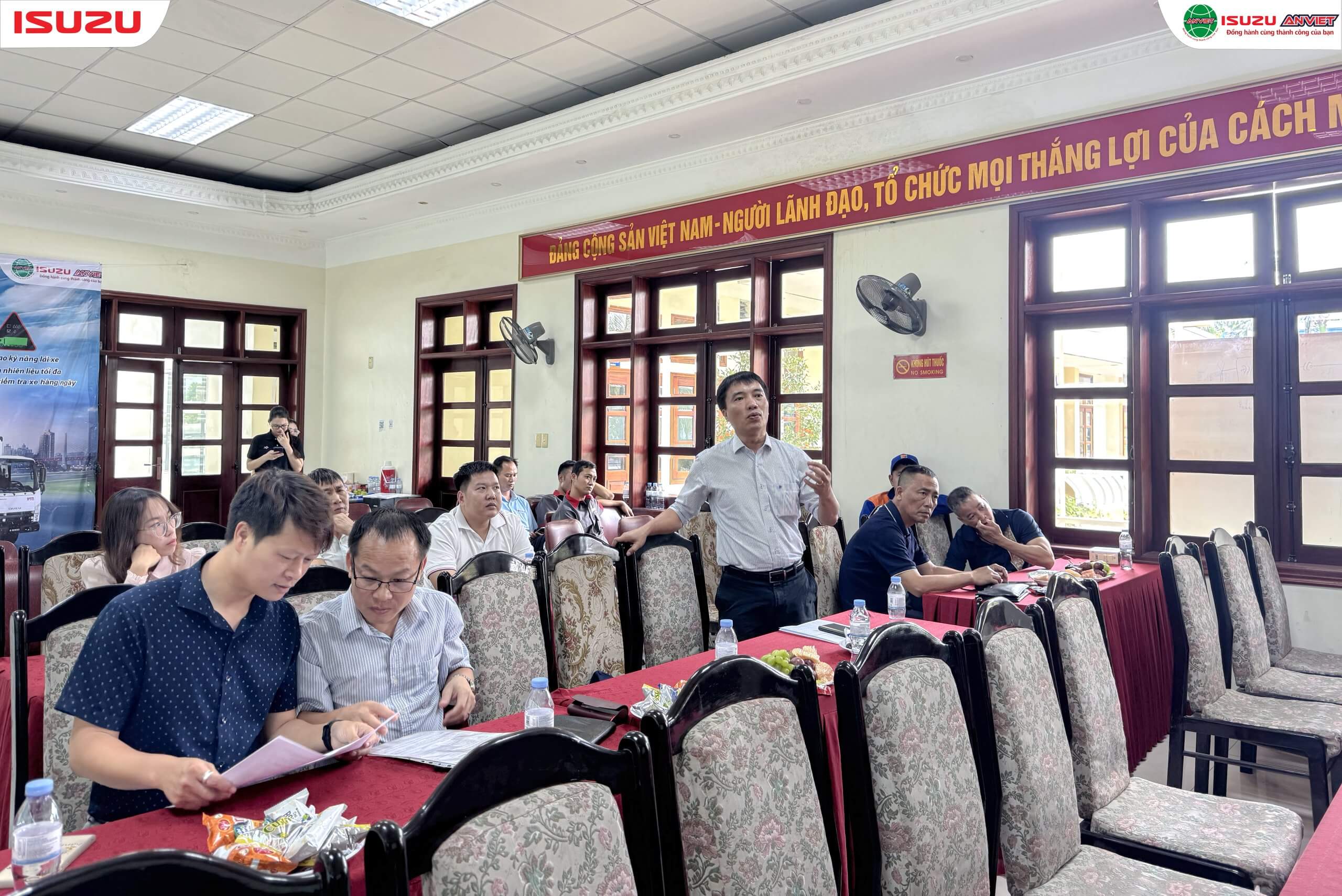 Chuyên gia chia sẻ kỹ năng lái xe tiết kiệm nhiên liệu