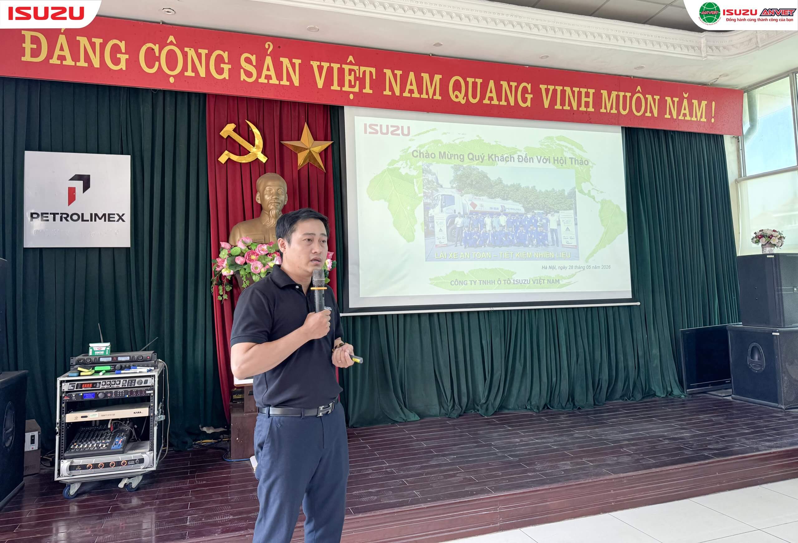 Chuyên gia chia sẻ kỹ năng lái xe tiết kiệm nhiên liệu