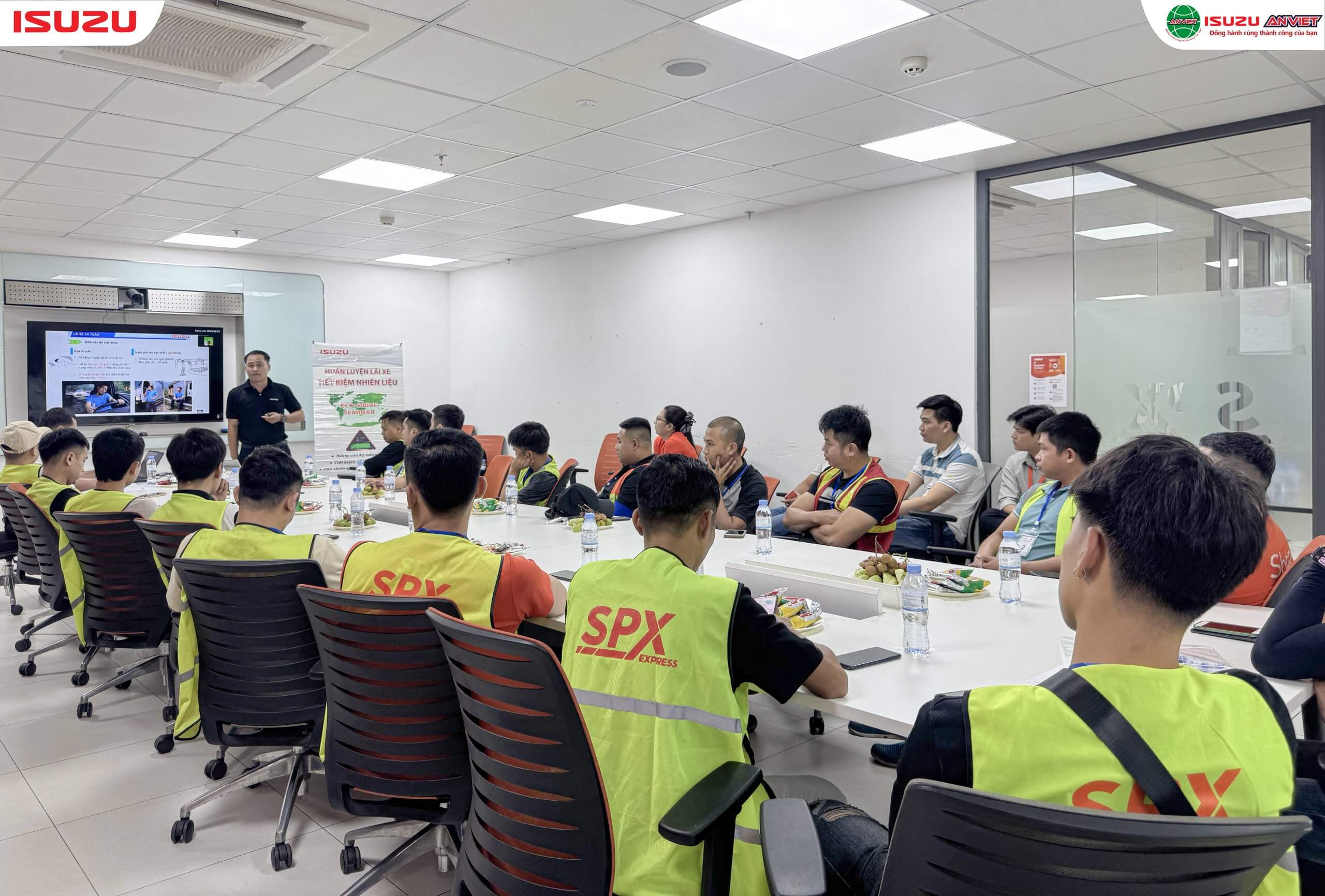 Đội ngũ lái xe SPX EXPRESS tham gia chương trình đào tạo