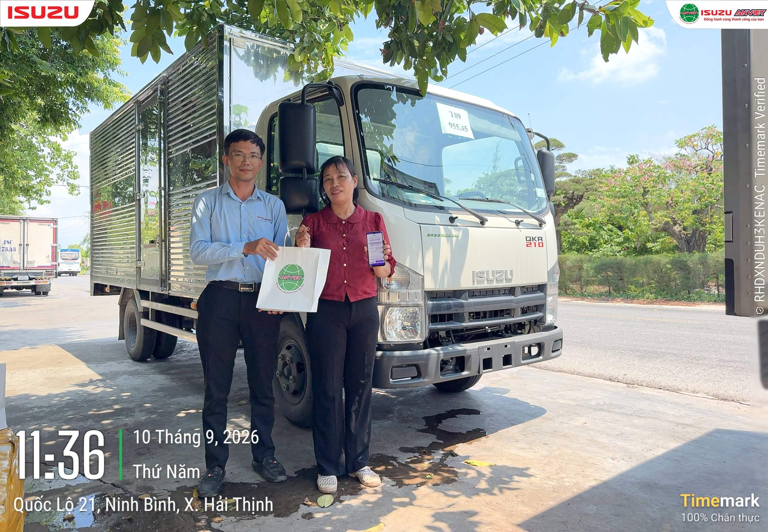 Xe tải đông lạnh Isuzu QKR tại sự kiện